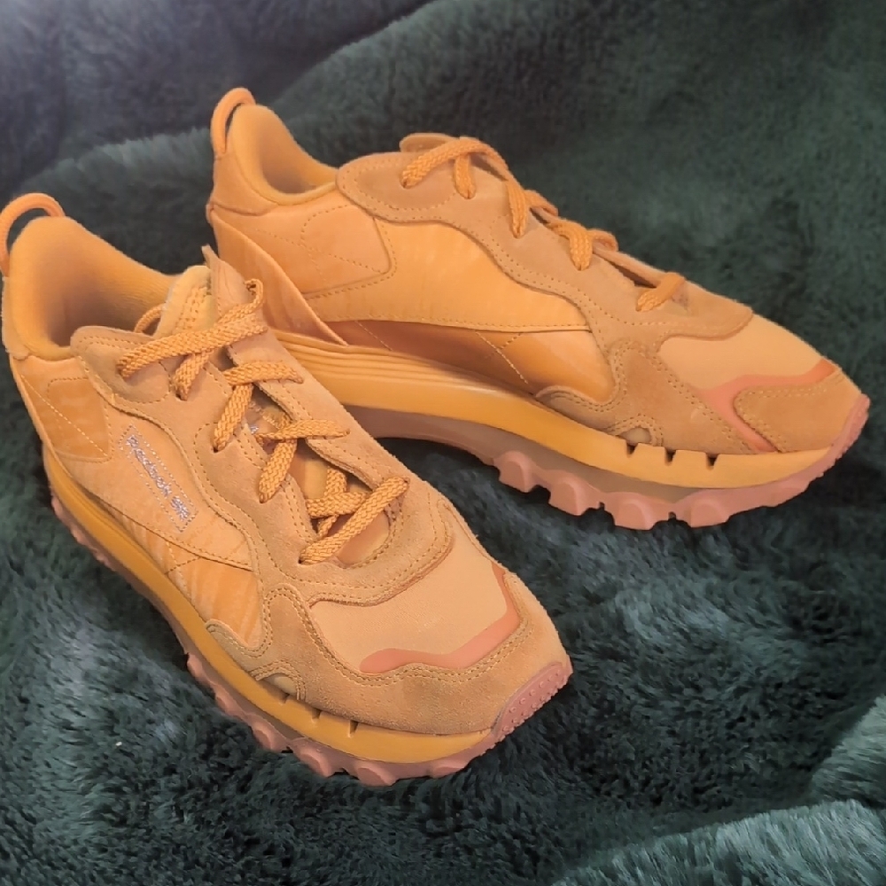 Cardi B X Reebok Vibrant Sneakers/10 - Picture 2 of 13